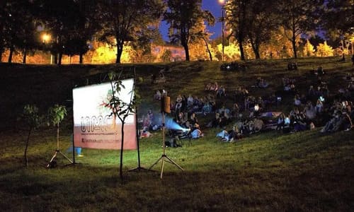 Вуличний кінотеатр